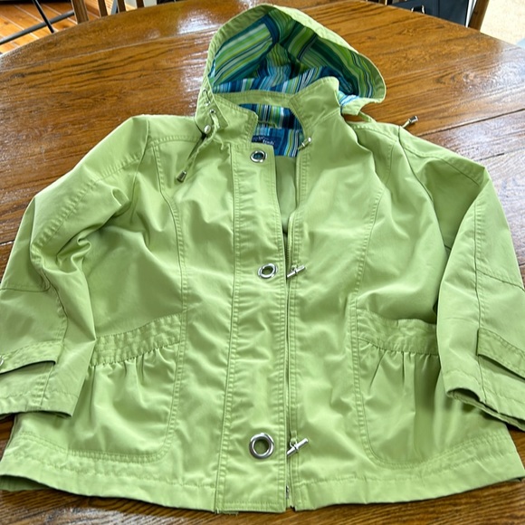 Mackintosh New England green spring rain jacket.  Removable hood.  Size Medium. - Picture 1 of 14